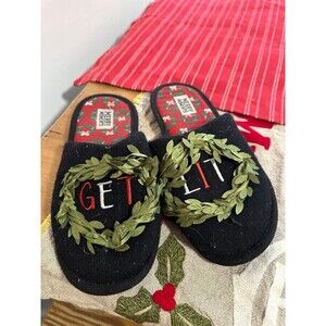 Merry Moments GET LIT Slippers Men’s size 7-8, Women’s size 9-10